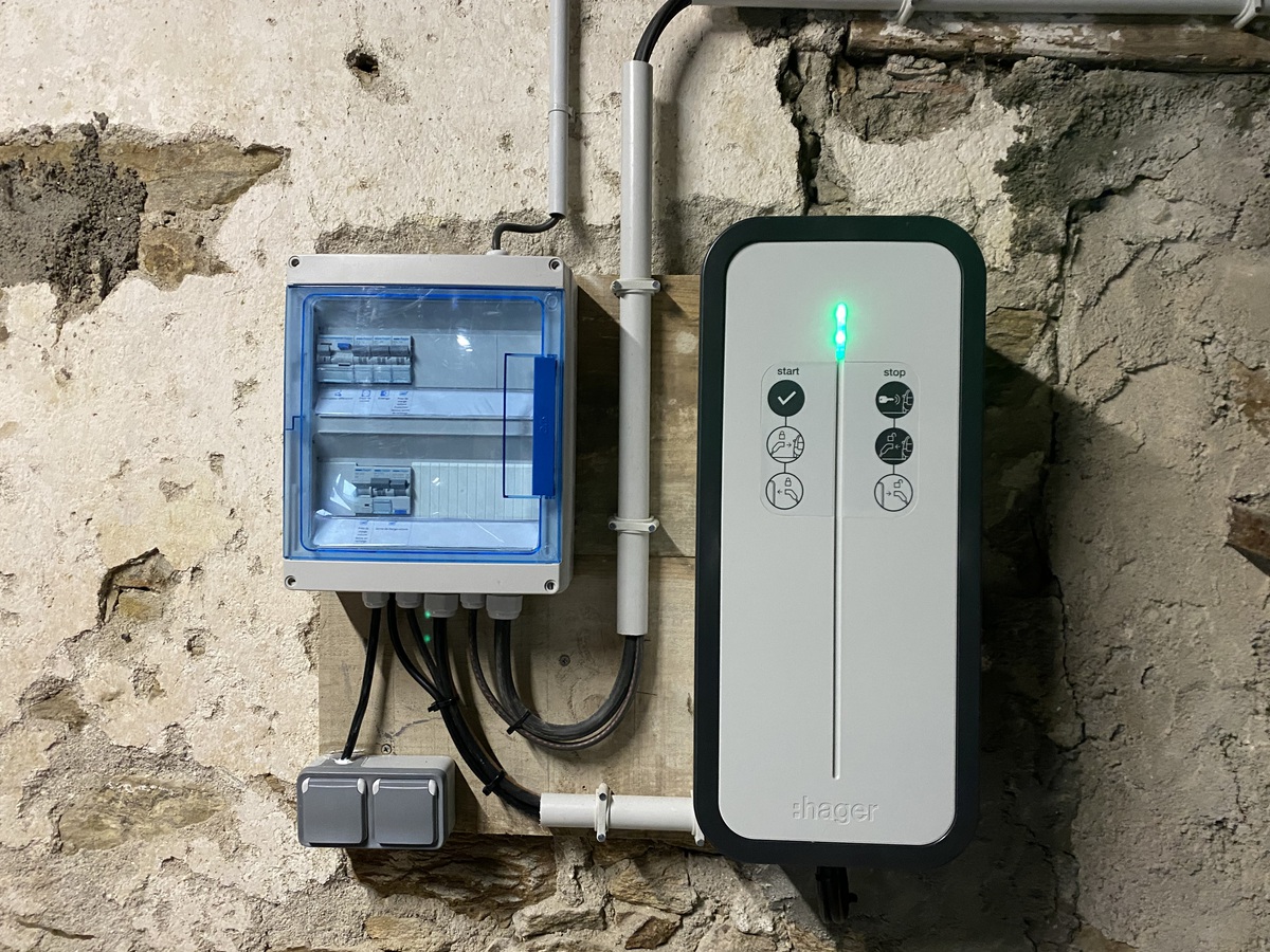Dg Elec 44 Electricien Saint Brevin Les Pins Borne De Recharge.JPG